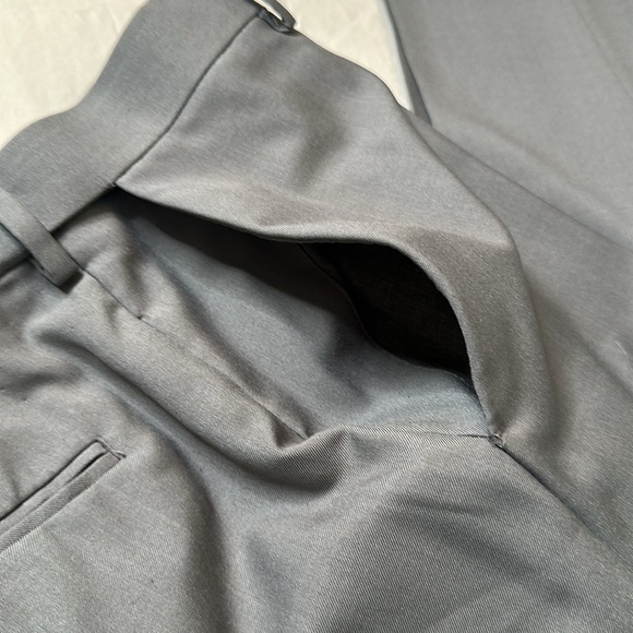 Haggar Men’s classic fit premium comfort dress pants in grey. GREAT CONDITION. - Picture 4 of 8